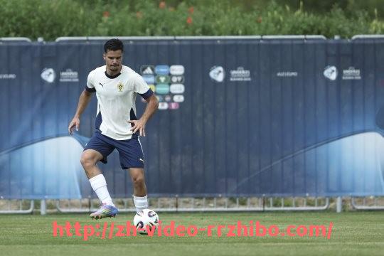 人人体育-世俱杯球员场上位置调整对球队得分效率影响的统计分析